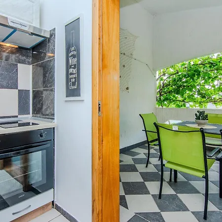 Apartment Pisacic