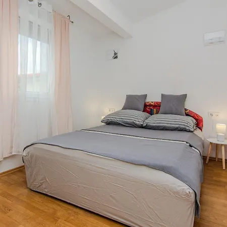 Pisacic Apartment Vir
