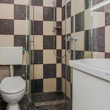 Pisacic Apartment Vir